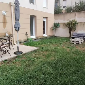 Appartement Jardin Terrasse Chez Charlene 30 Min En Voiture Des Plages Et Du Vieux Port, Marseille